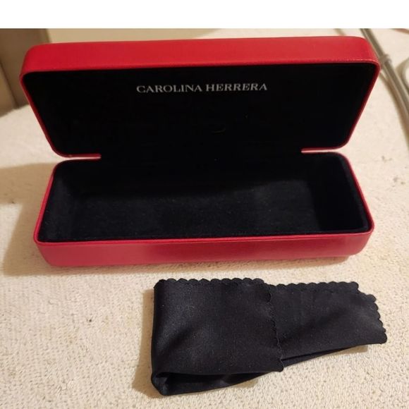 Carolina Herrara Red Leather Clamshell Eye Glass/Sunglass Case w/Cleaning Cloth - Picture 1 of 4